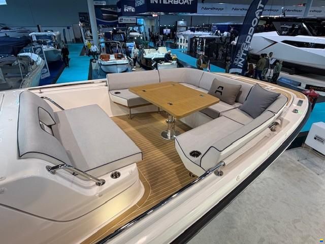 Aiata Wayfinder 38 Cabin