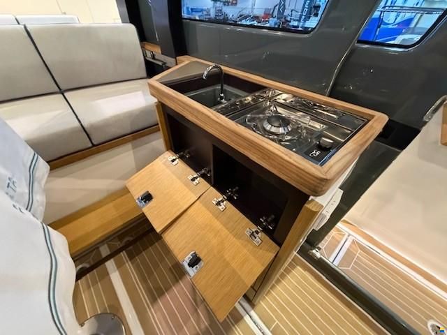 Aiata Wayfinder 38 Cabin