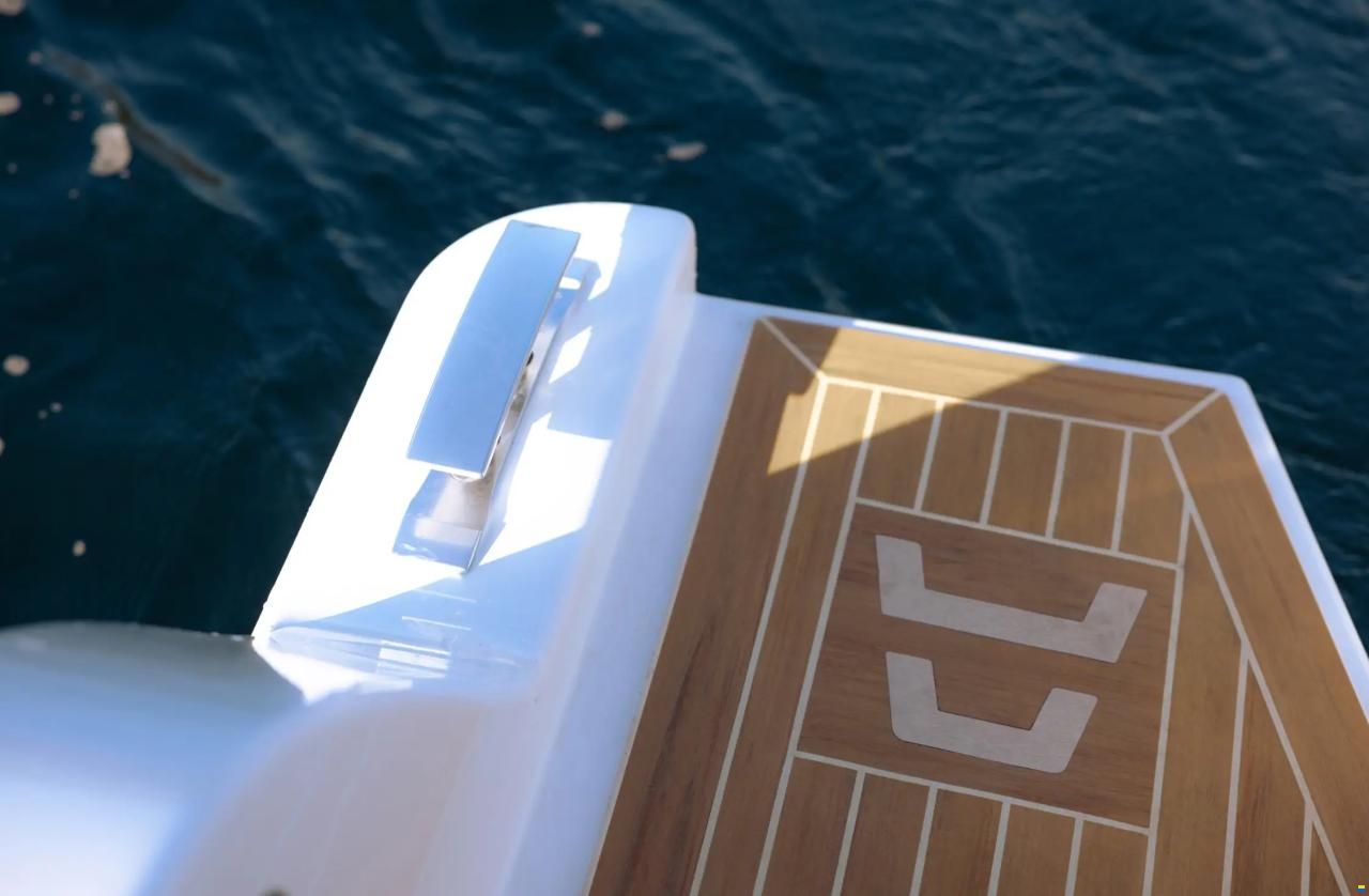 Aiata Wayfinder 38 Cabin