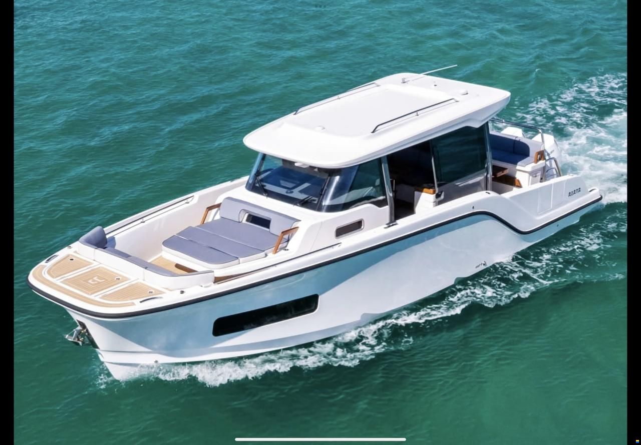 Aiata Wayfinder 38 Cabin
