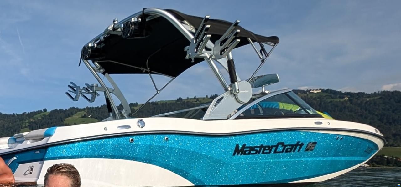 MasterCraft XT20 | 2017 | White & Blue falkes