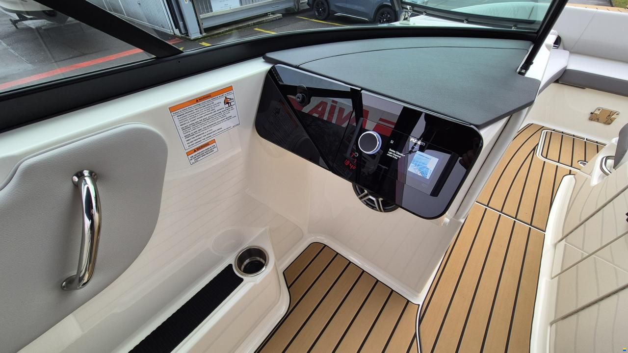 Sea Ray SDX 270 Surf Europe