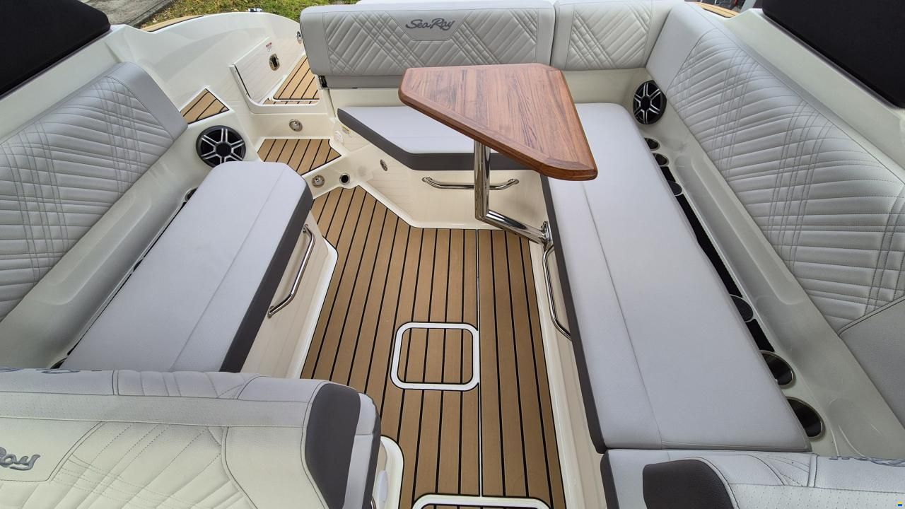 Sea Ray SDX 270 Surf Europe