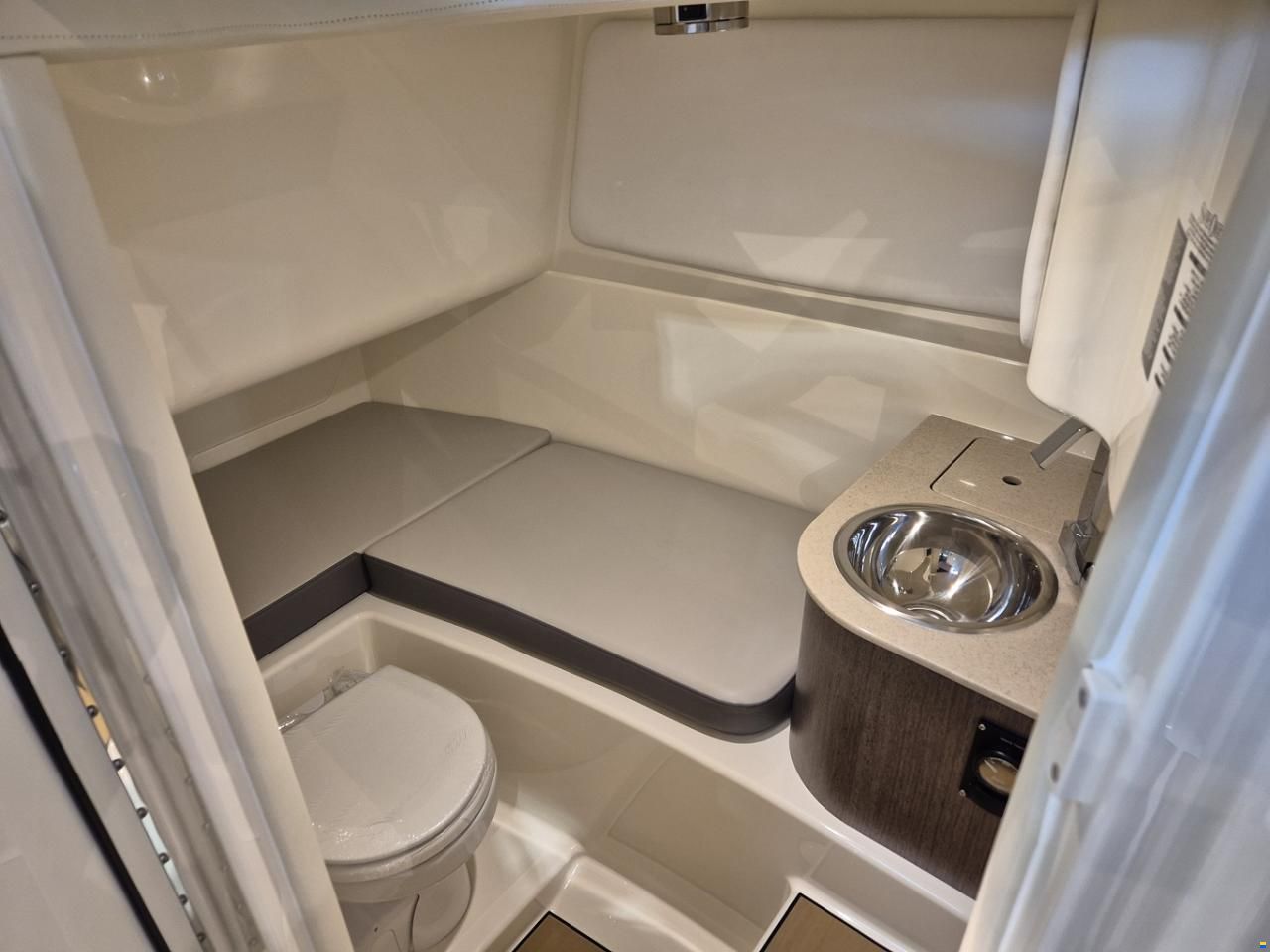 Sea Ray SDX 270 Surf Europe