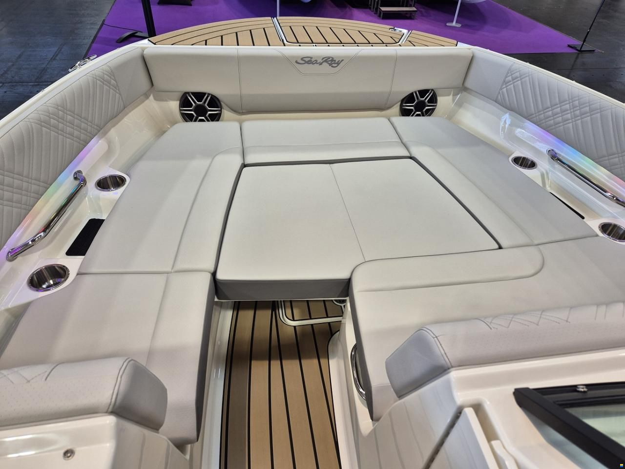 Sea Ray SDX 270 Surf Europe