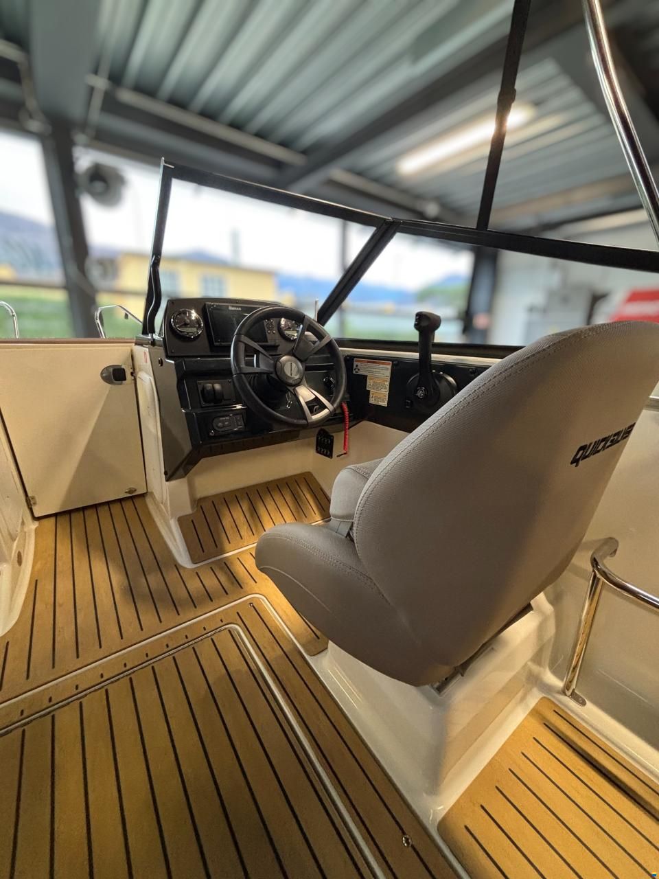 Quicksilver 555 Bowrider