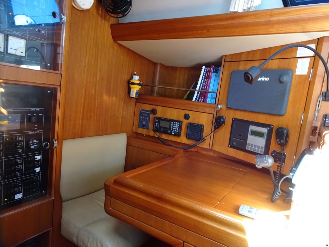 Oyster 485 Deck Saloon
