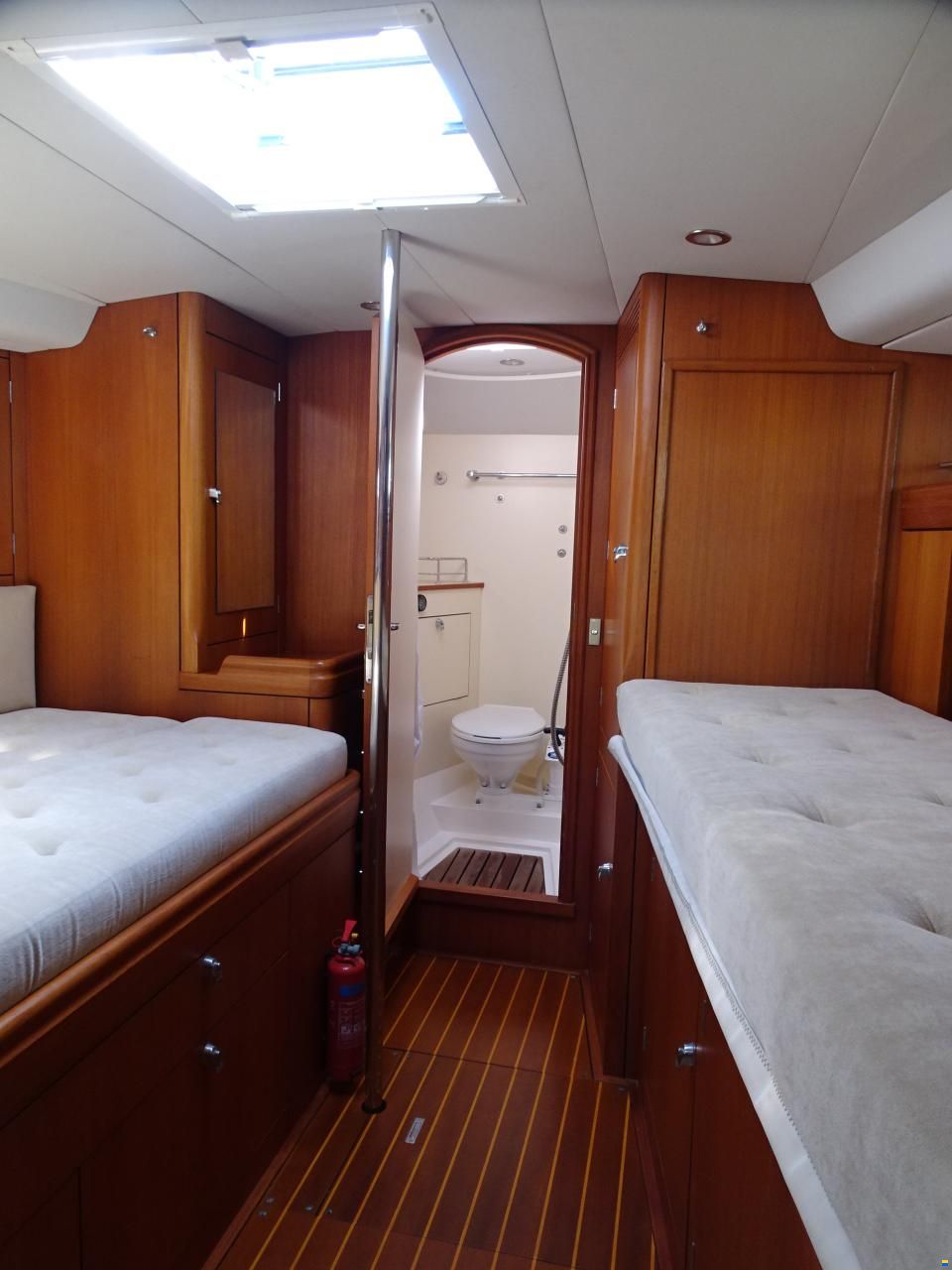 Oyster 485 Deck Saloon