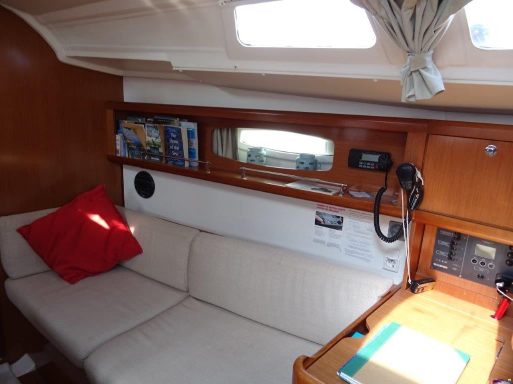 Beneteau Oceanis 37
