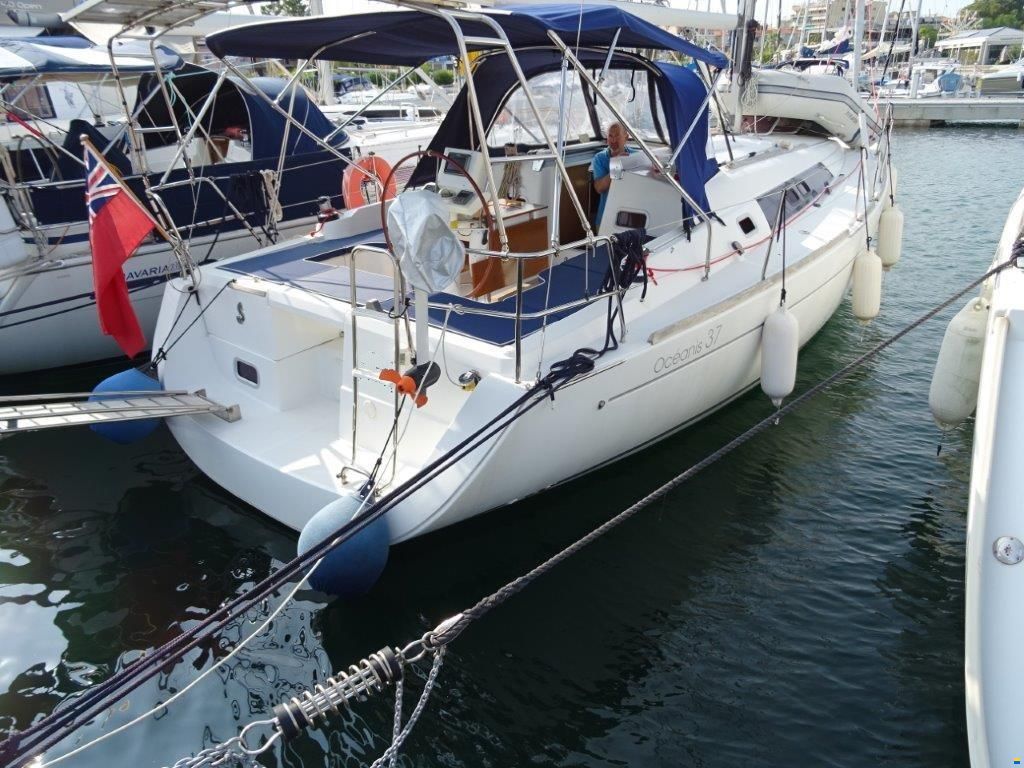 Beneteau Oceanis 37