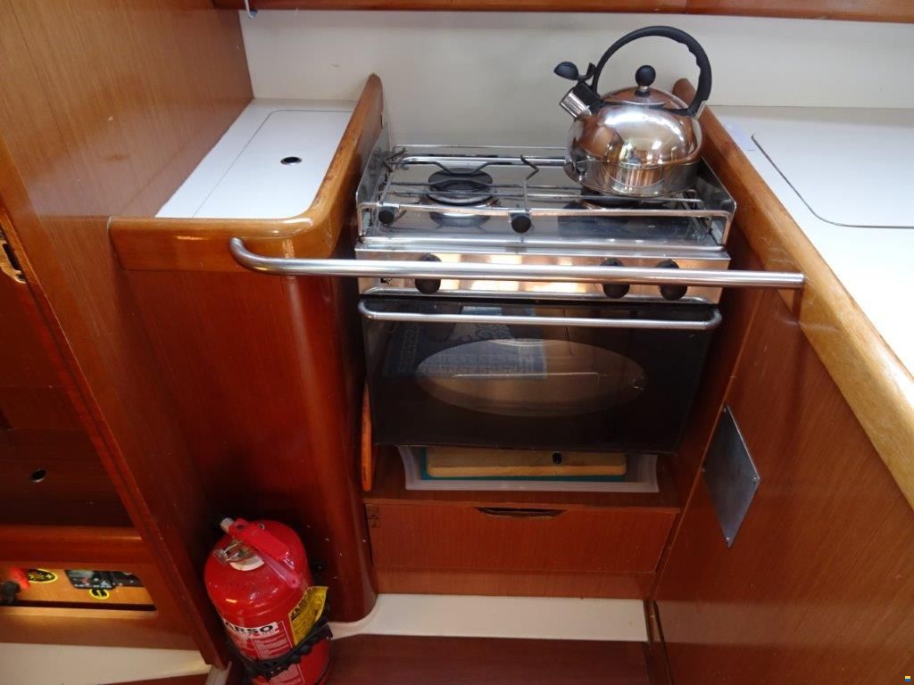 Beneteau Oceanis 37