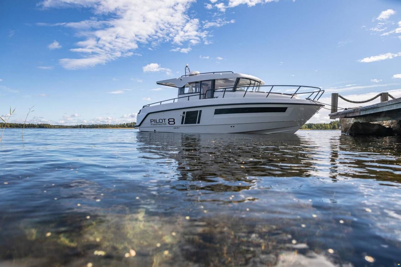Finnmaster Pilot 8 - 2 X 150 HP Yamaha
