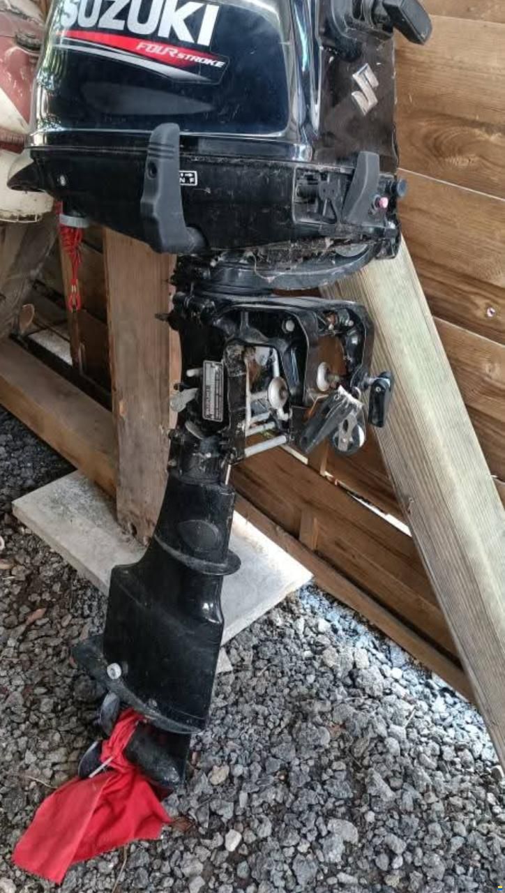 Plusieurs Moteurs inboard et hors-bord