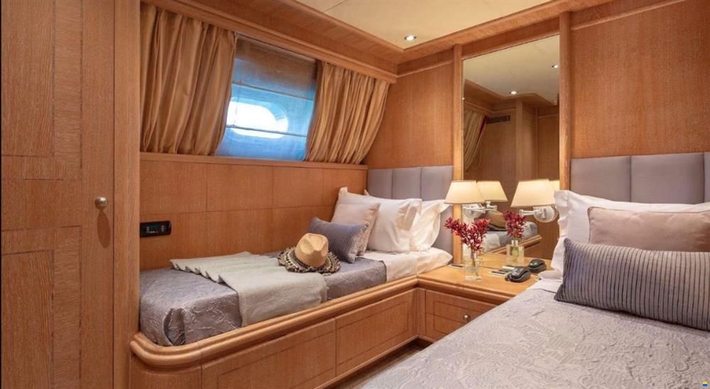 Admiral Boats 90