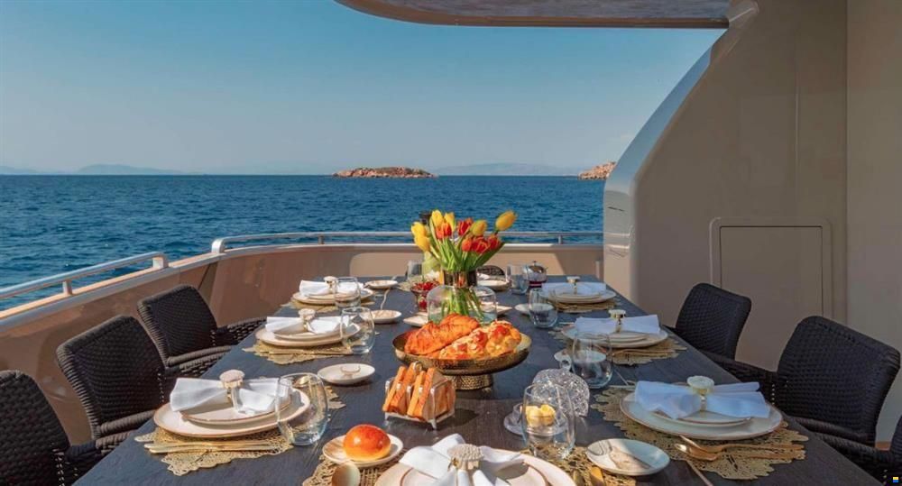 Admiral Boats 90