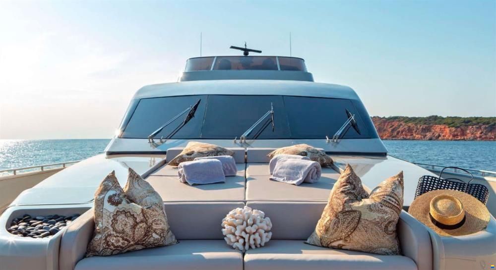 Admiral Boats 90
