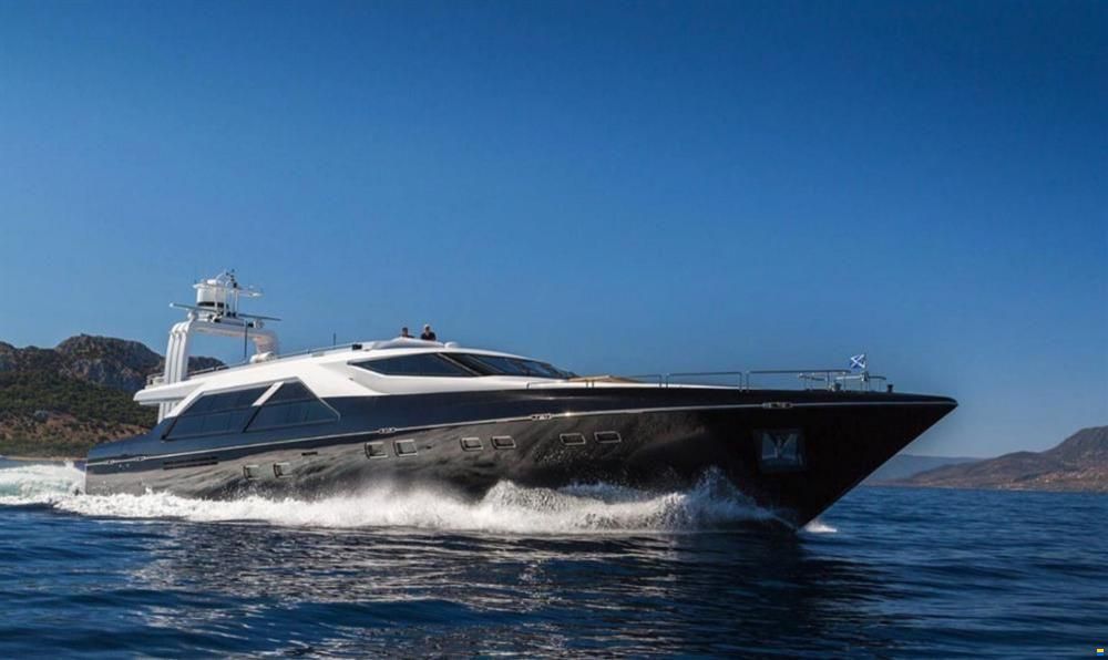 Devonport Yachts 42m.