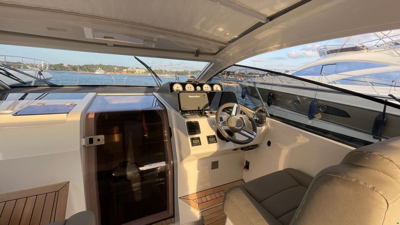 Sealine S330
