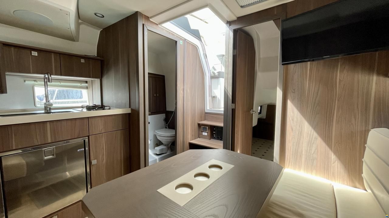 Sealine S330