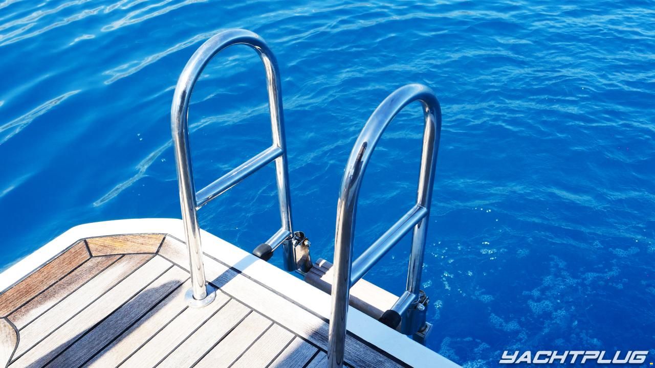 Sealine S330