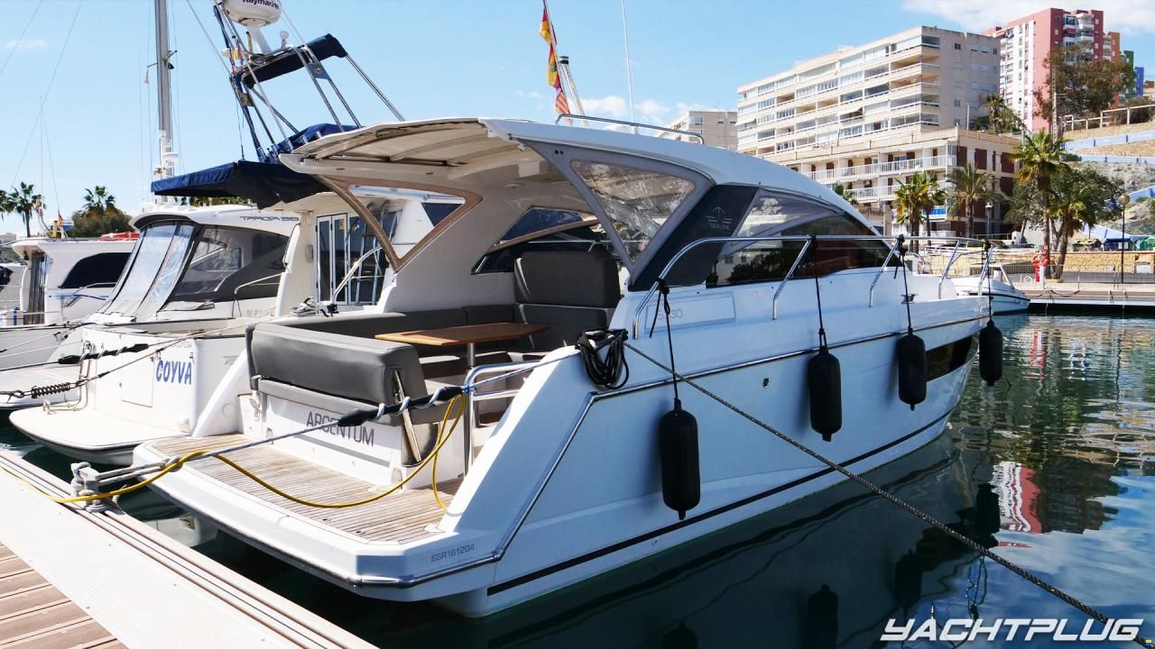 Sealine S330