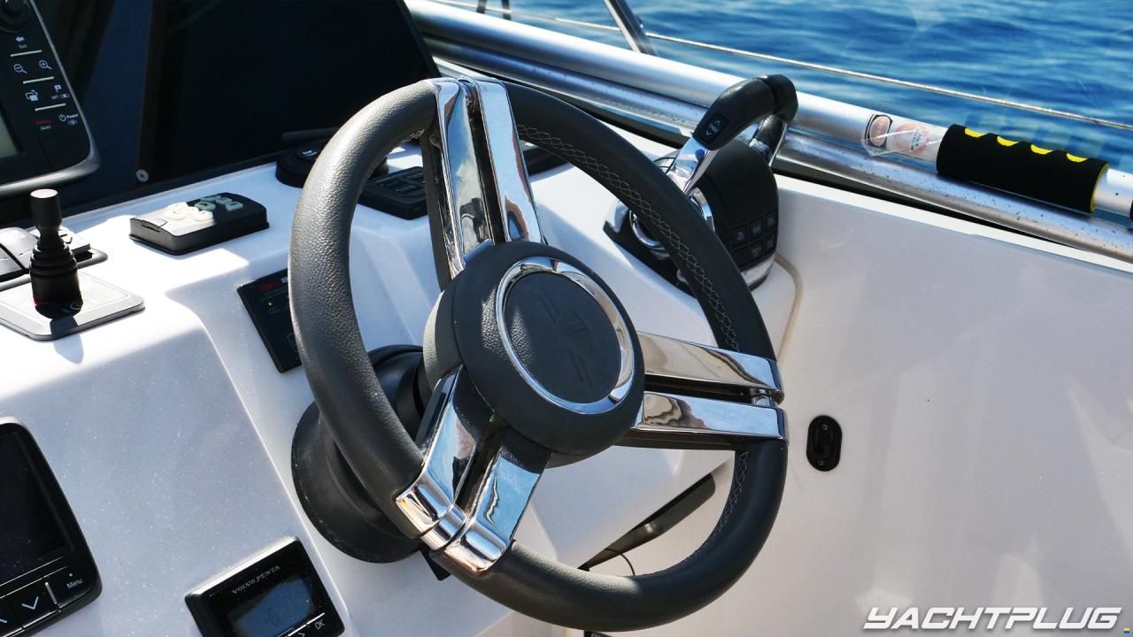 Sealine S330