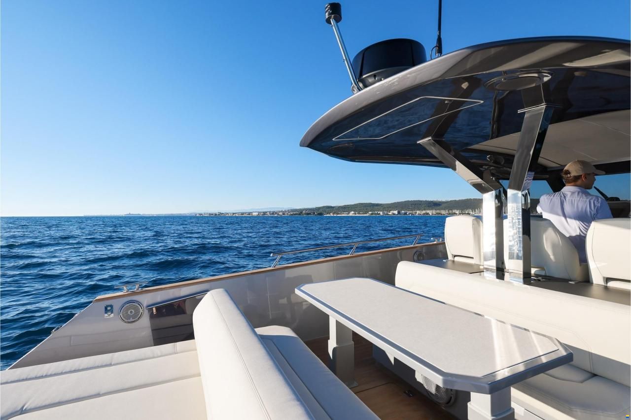 Focus Motor Yacht Forza 37