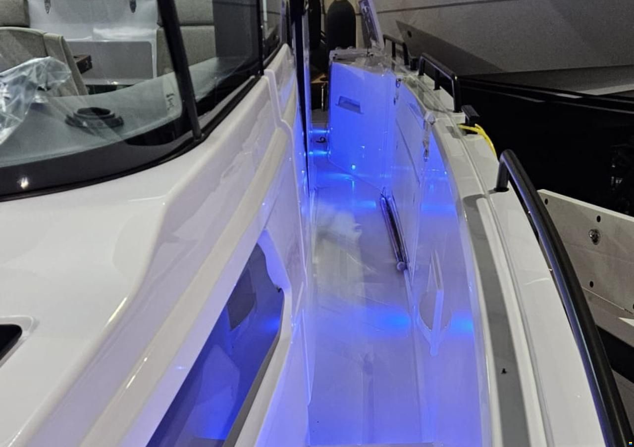 Axopar 45 XC Cross Cabin