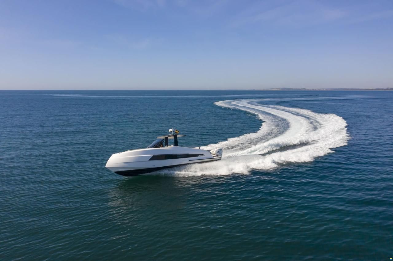 Astondoa 377 Coupe Outboard