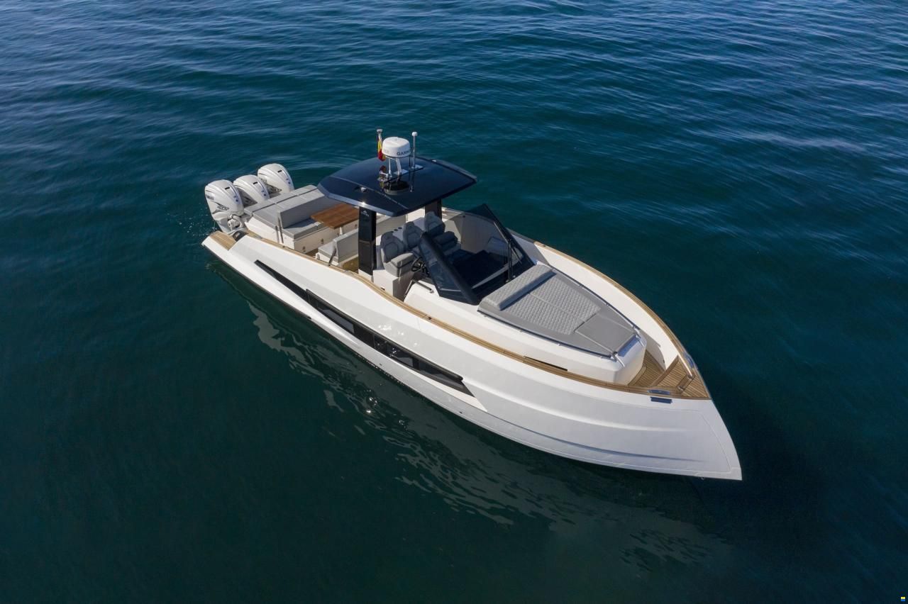 Astondoa 377 Coupe Outboard