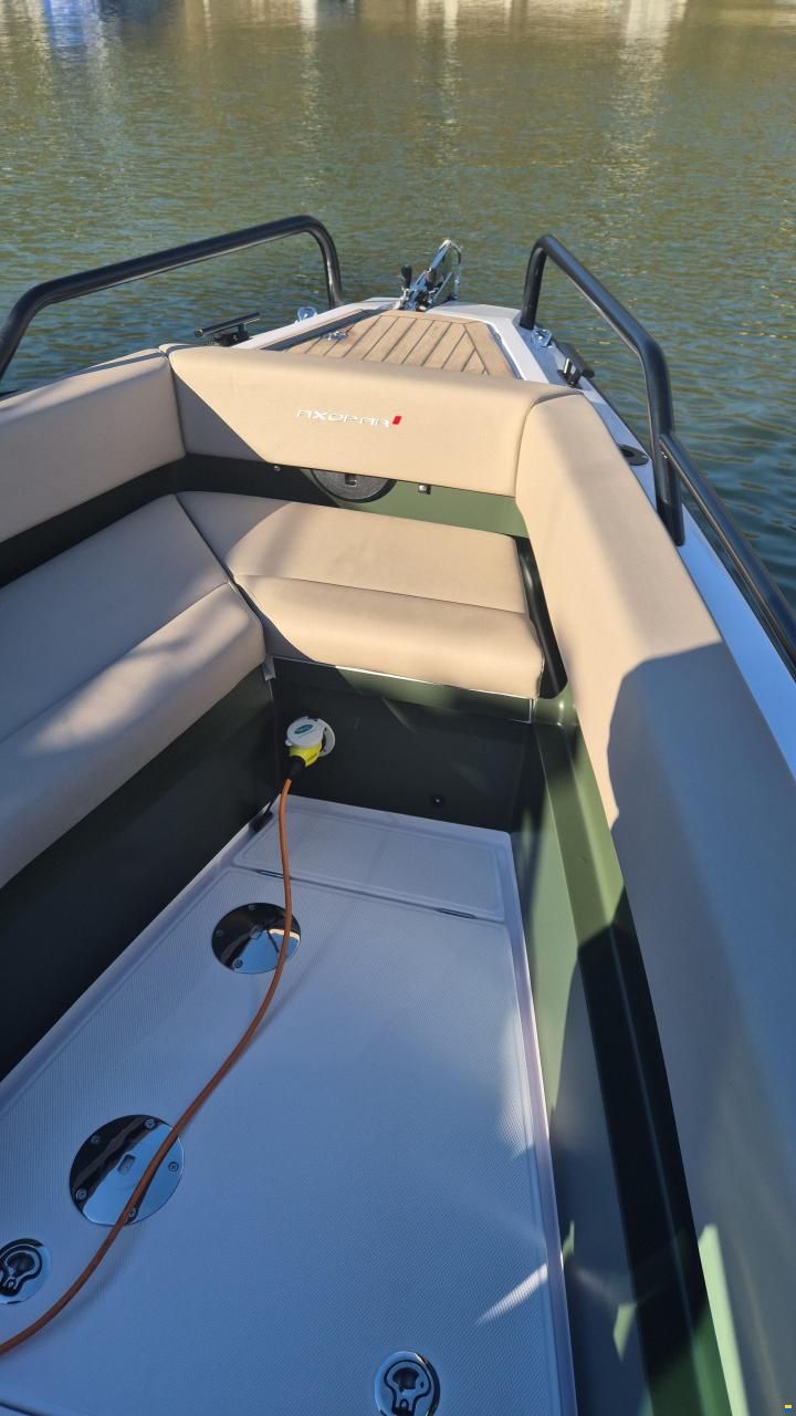 Axopar 28
