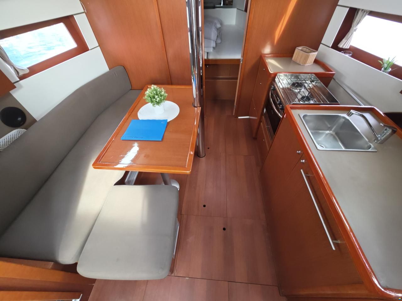 Beneteau OCEANIS 38.1