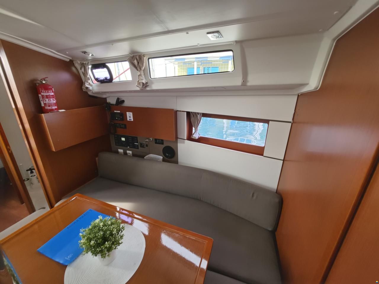 Beneteau OCEANIS 38.1