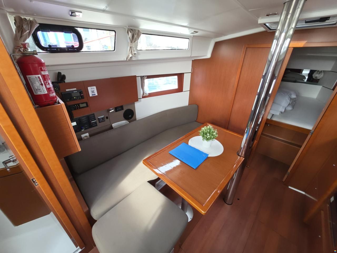 Beneteau OCEANIS 38.1