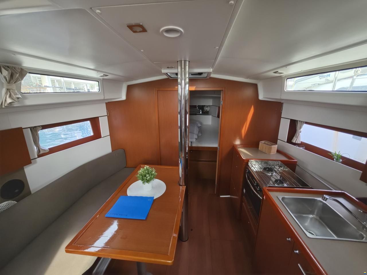 Beneteau OCEANIS 38.1