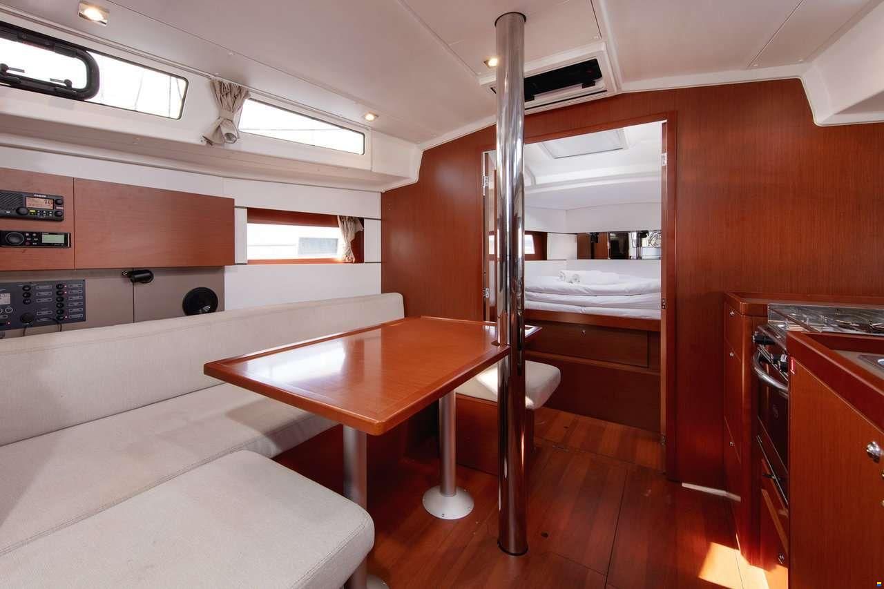 Beneteau OCEANIS 38.1