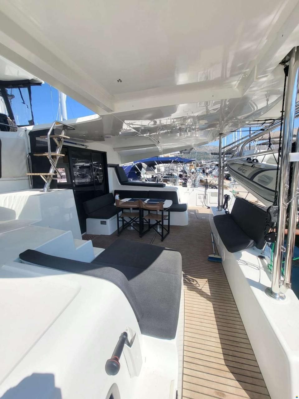 Lagoon 42