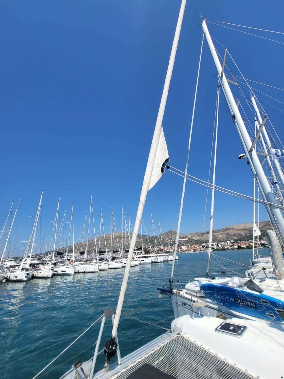 Lagoon 42