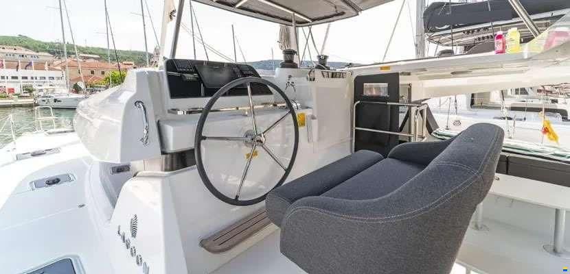 Lagoon 42