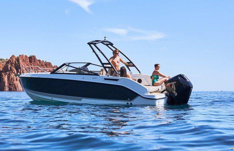 Quicksilver ACTIV 675 BOWRIDER