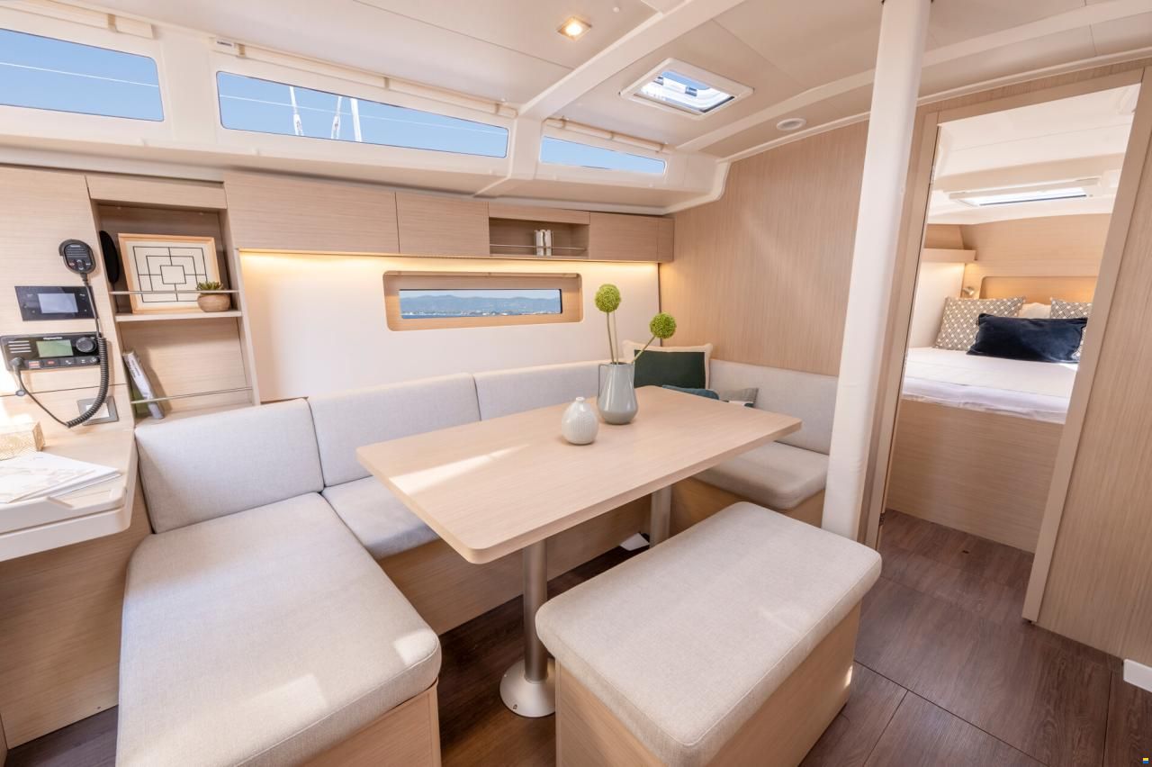 Beneteau Oceanis 37.1