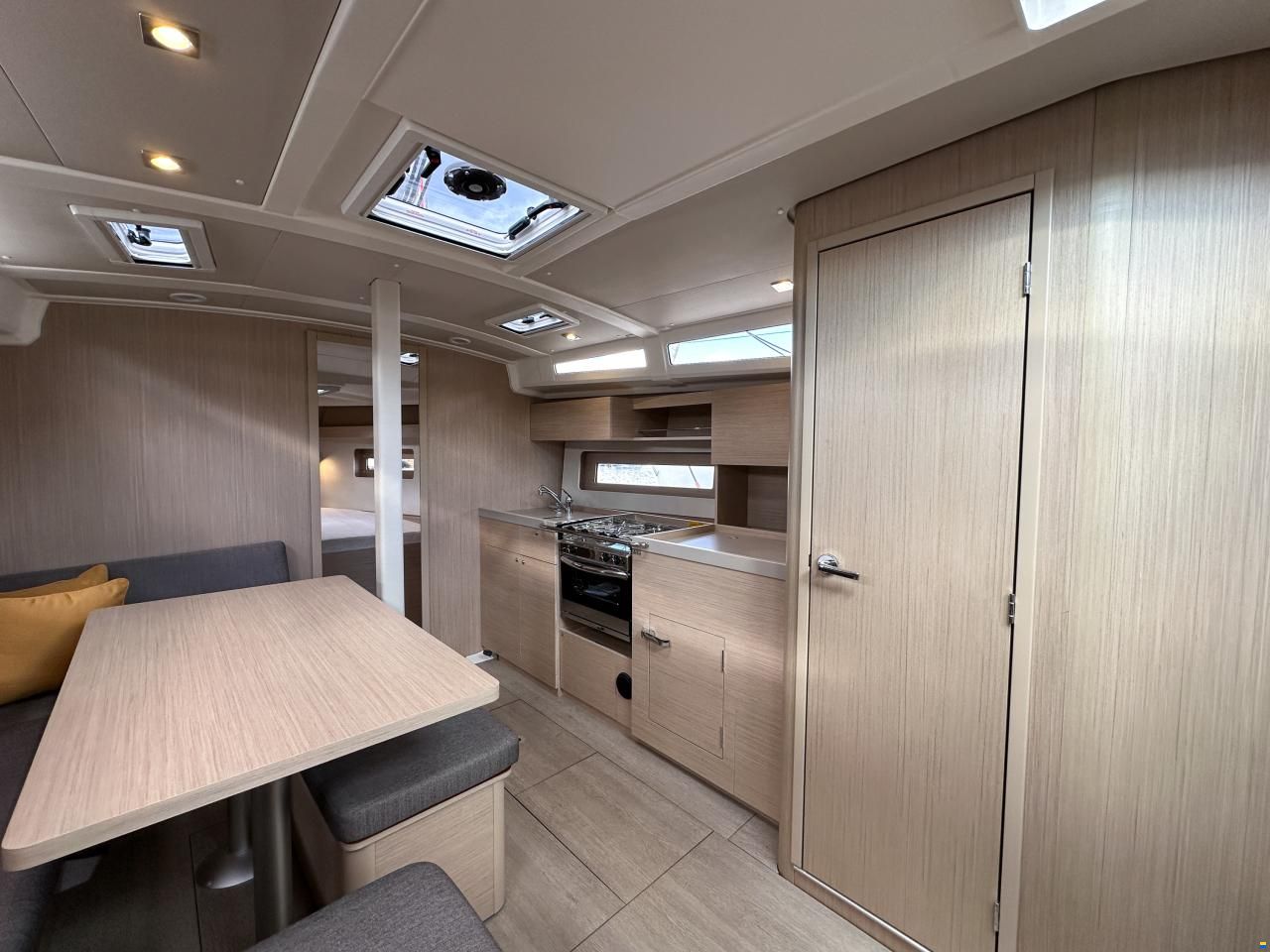 Beneteau Oceanis 37.1