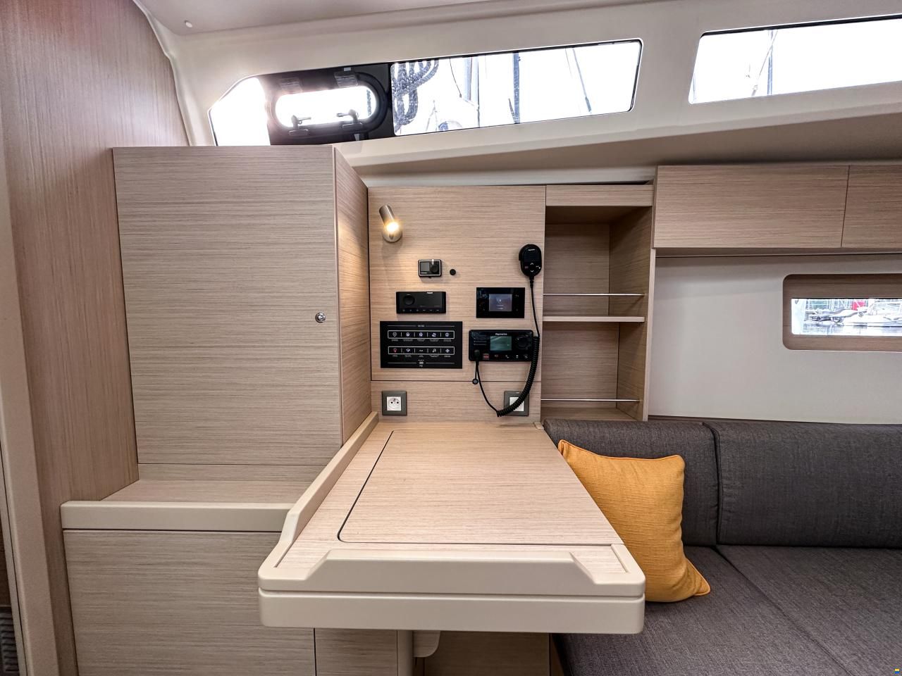 Beneteau Oceanis 37.1