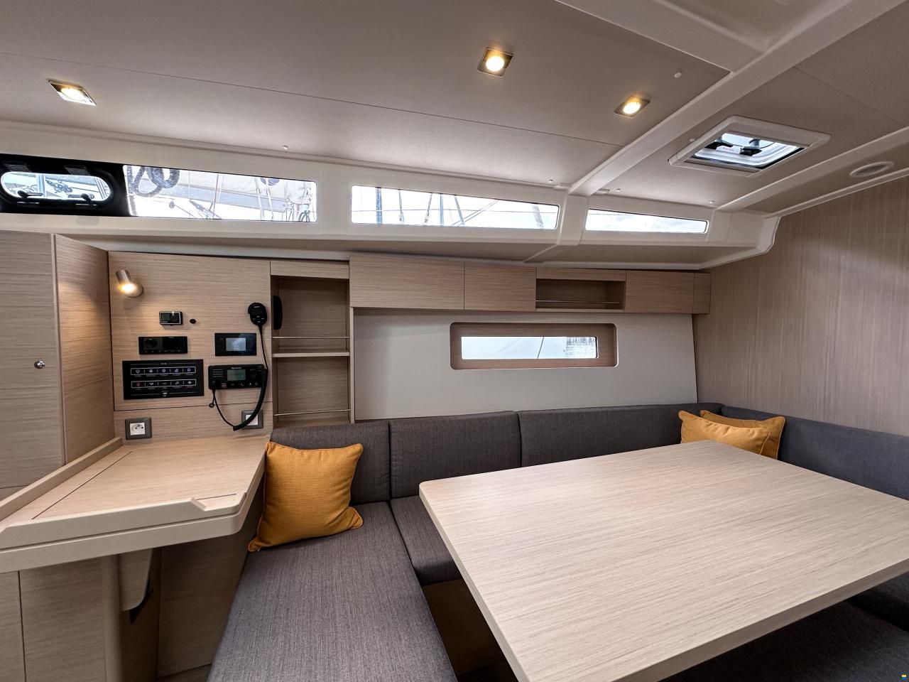 Beneteau Oceanis 37.1