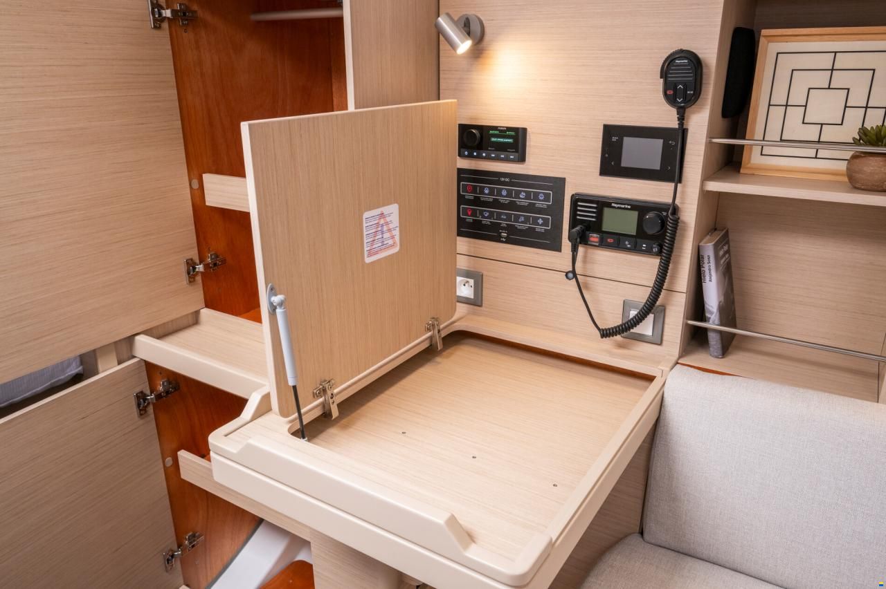 Beneteau Oceanis 37.1