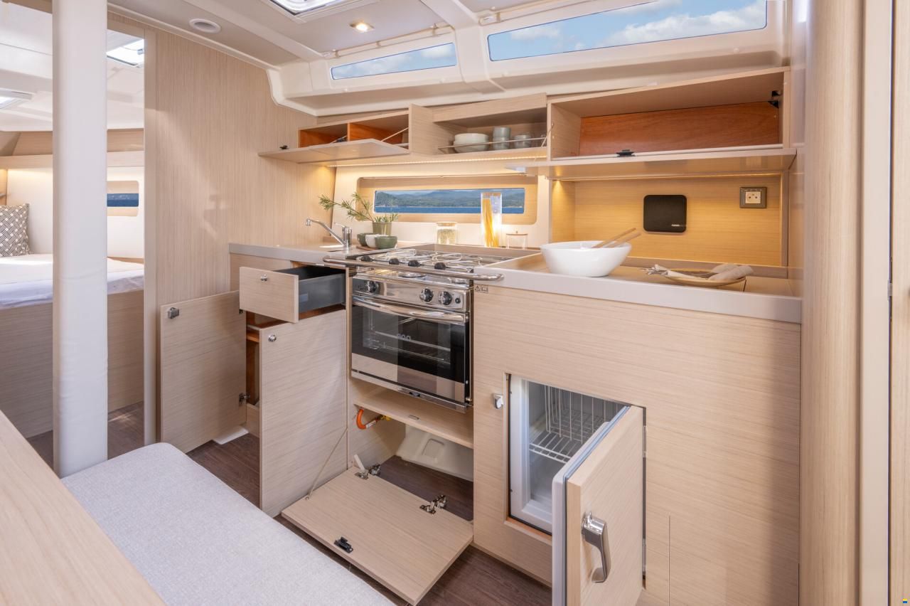 Beneteau Oceanis 37.1