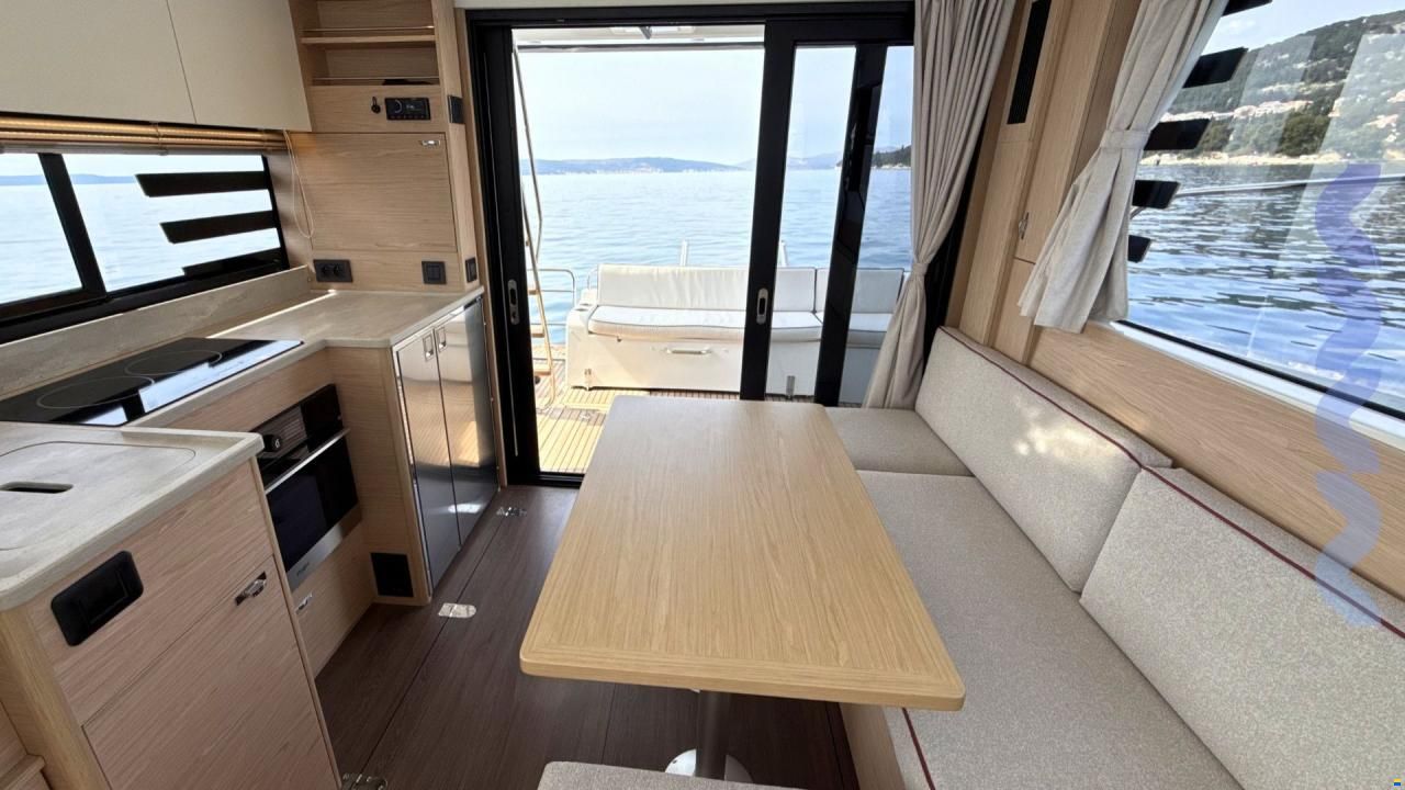 Beneteau NEW SWIFT TRAWLER 37 FLY