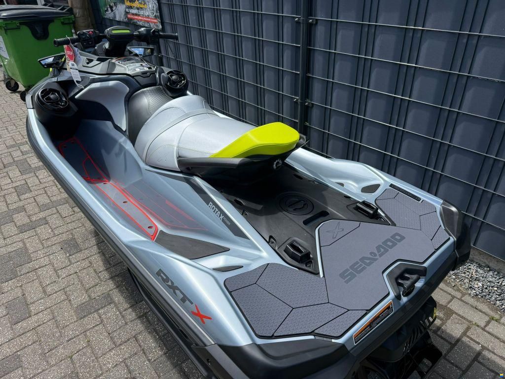 Sea-Doo RXT X 325