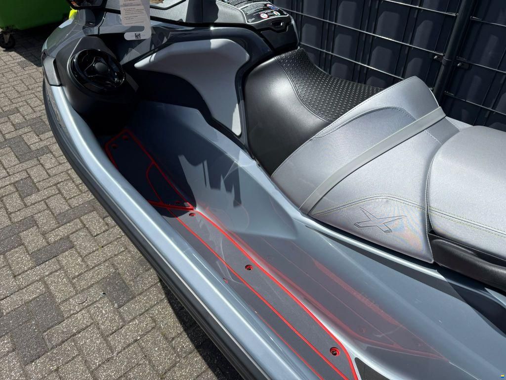Sea-Doo RXT X 325