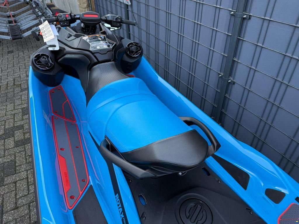 Sea-Doo RXT X 325